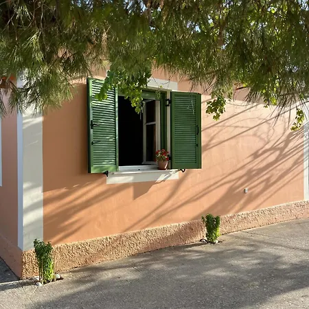 αύρα Nyaraló